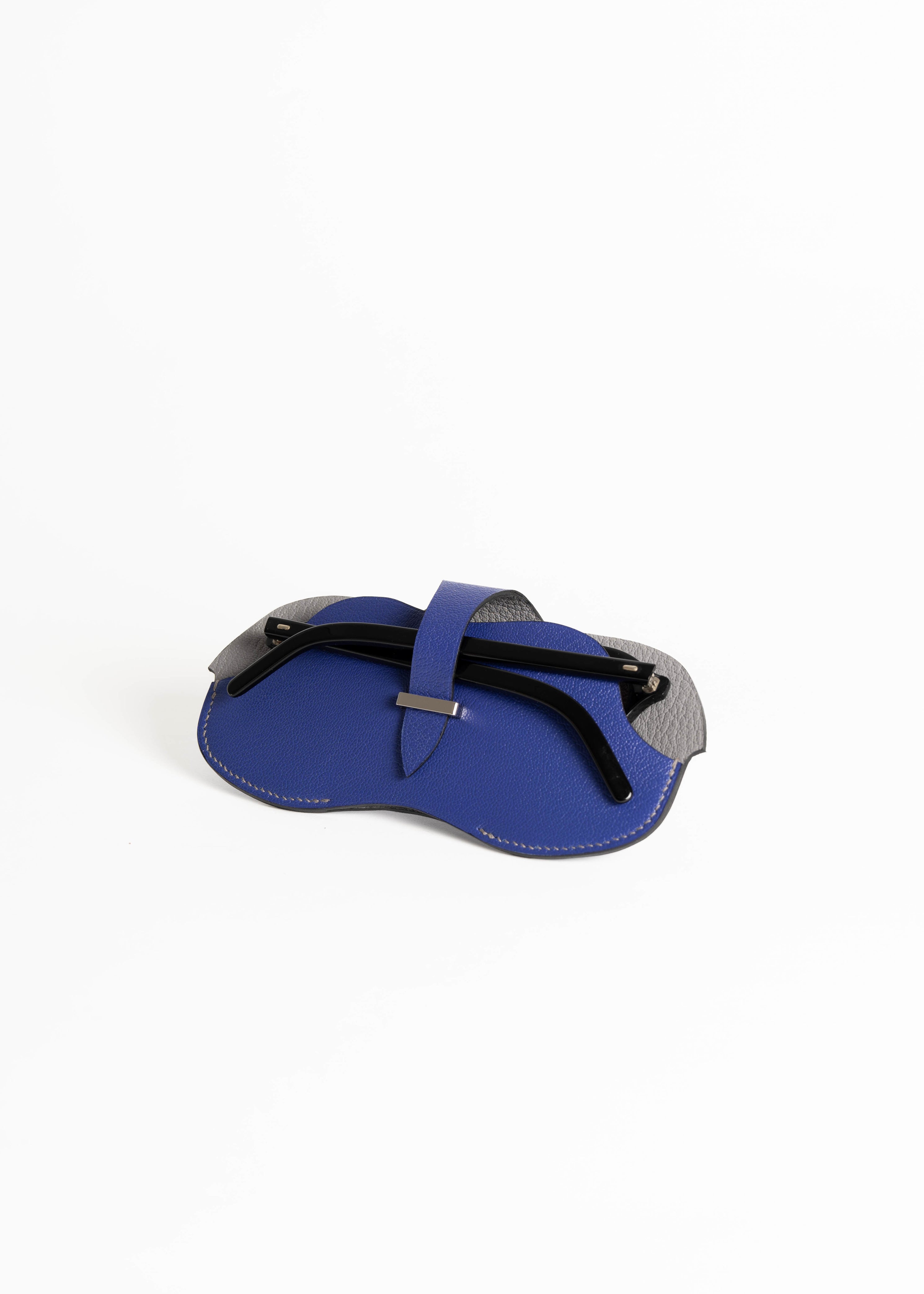 眼鏡ケース　眼鏡　アイウェア　おしゃれ　ファッション　デザイナーズ　ブルー　グレー　ミニマム　レザー　sunglasses case eyewear fashion leather minimal blue grey