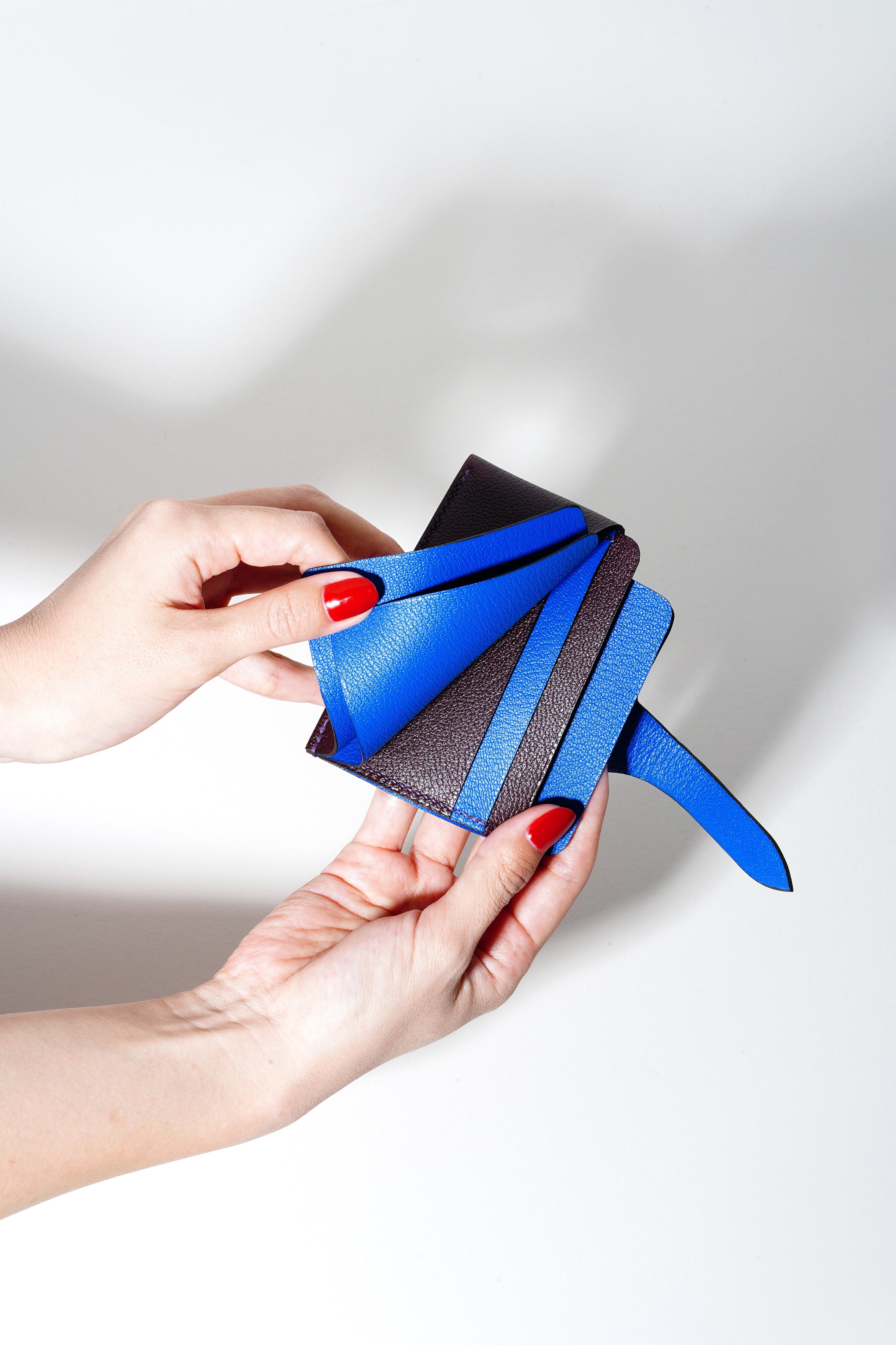 compact wallet minimal fashion designers blue コンパクトウォレット　財布　ミニマム　デザイナーズ　オシャレ　ブルー　アクセサリー　可愛い　おすすめ　